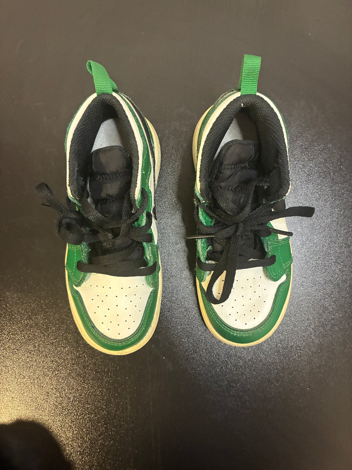 Jordan 1 Mid Pine Green